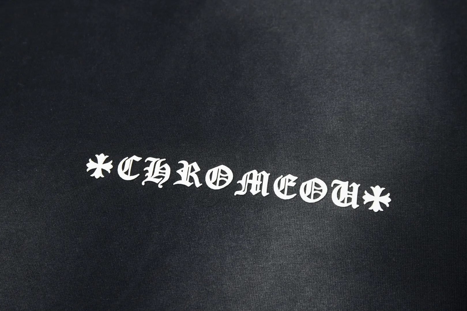 🅿️250 ✨CH✨🆕25SS spring and summer new style Croix heart✝frame letter distressed printed short sleeves Light luxury essential item for daily commuting for men and women Correct version Welcome to compare Detailed features · 280g 100% pure cotton double yarn jersey fabric · Custom dyed in the same vat, special thickened 32 count double-strand 1X1 thread · Colorful foaming. Ready-to-wear dyeing Then do the faded fried snowflake process, then wash it to make it look old. Common washing improves the effect · Double-needle stitching and cross-stitch process · Original main mark, washed tag, branded moisture-proof paper packaging Color: black/white/orange Size: S/M/L/XL